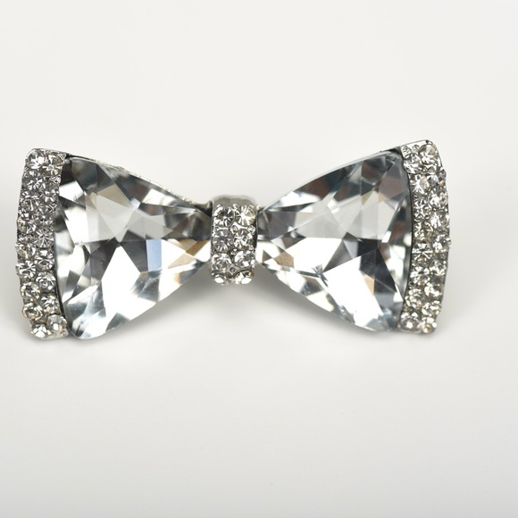 Jewelry - Elegant Silver Crystal & Rhinestone Pre-tied Bow Brooch